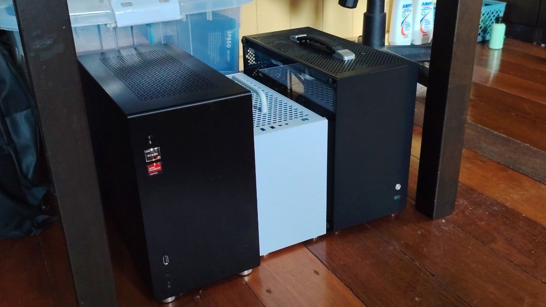 Casing ITX Only (Category: Desktops) located in Kuala Terengganu. Submitted by racun_eshop_04 (Listing ID 1465645686, Image 2). Description: Nak jual 3 casing ni iaitu -Jonsbo V10 Rm100 -Metalfish T60 (White) with handle Rm130 -Yueying (Black) with handle Rm60.
