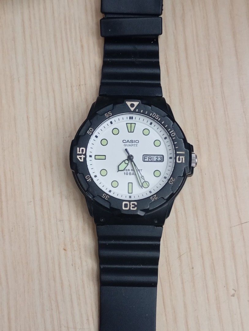Casio (Category: Men's Watches) located in Las Pinas. Submitted by quick_deals_great_finds2 (Listing ID 1465586559, Image 3). Description: Original good working condition Quartz with battery 40mm large.