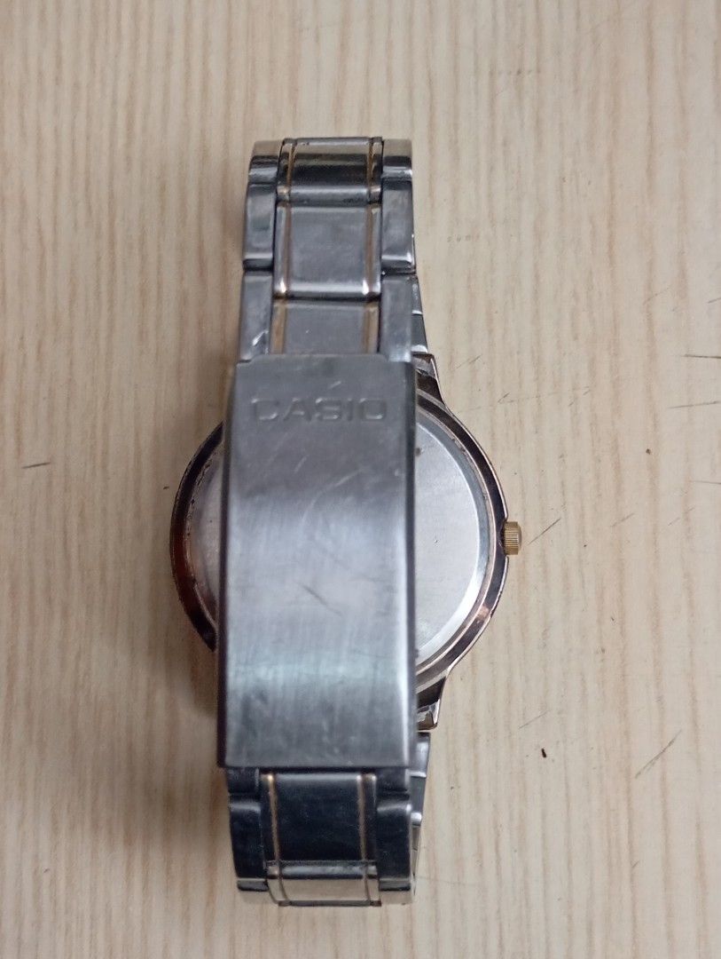 Casio (Category: Men's Watches) located in Las Pinas. Submitted by quick_deals_great_finds2 (Listing ID 1465587365, Image 3). Description: Original good working condition Quartz with battery 38mm fits wrist 6.8 inches.