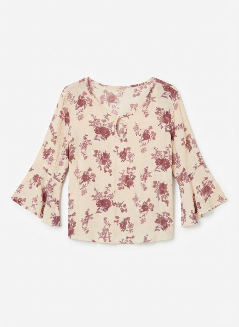 Casual Blouses/Tops (Category: Sleeveless) located in Cavite. Submitted by mypreloved_cavite (Listing ID 1465643892, Image 2). Description: Fita XS/S.