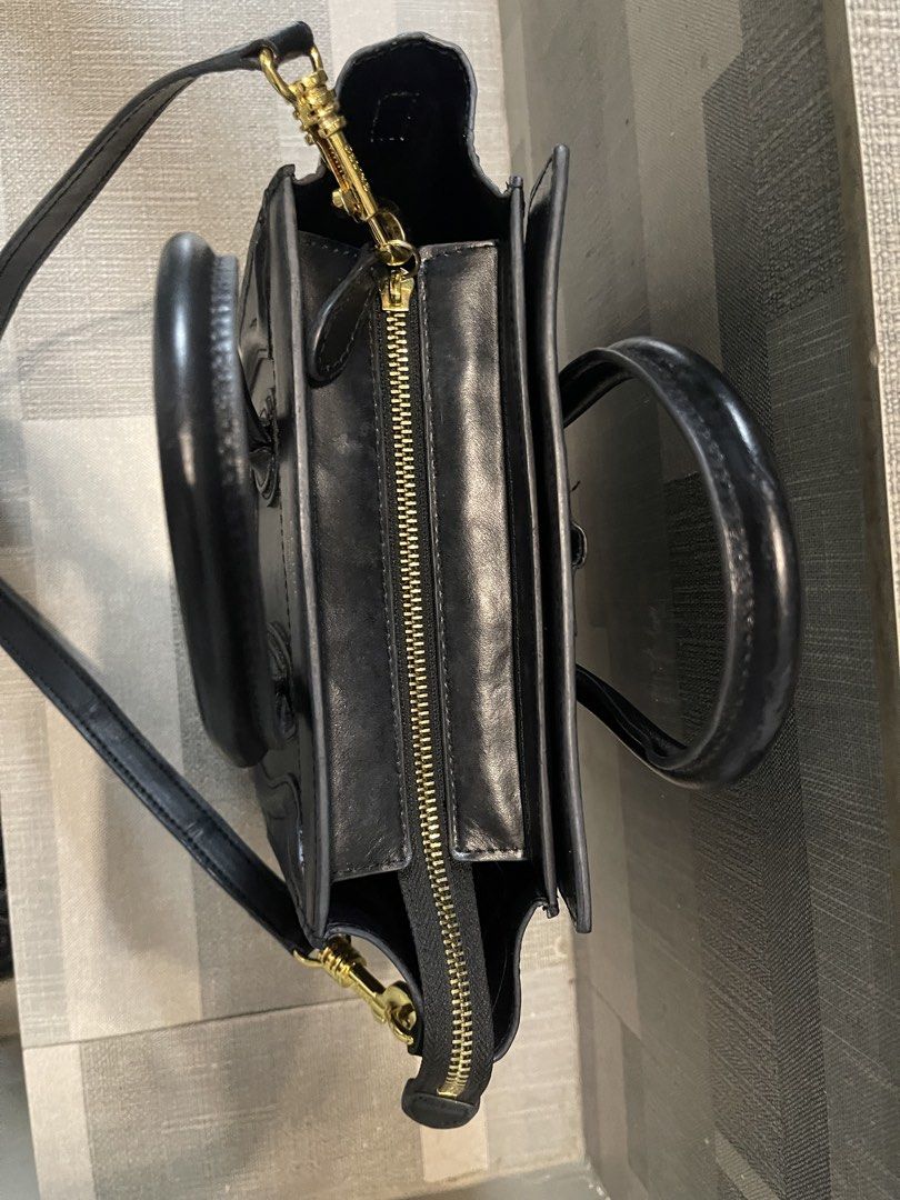 Celine Black Leather Handbag (Category: Luxury Bags & Wallets) located in Bulacan. Submitted by grazcloset (Listing ID 1465582509, Image 3). Description: Bought this online --premium - Serial number stamped near inner zip for authenticity Issue : yung isang sabitan ng sling natanggal na .