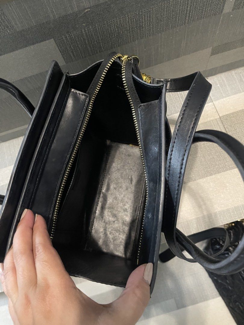 Celine Black Leather Handbag (Category: Luxury Bags & Wallets) located in Bulacan. Submitted by grazcloset (Listing ID 1465582509, Image 2). Description: Bought this online --premium - Serial number stamped near inner zip for authenticity Issue : yung isang sabitan ng sling natanggal na .