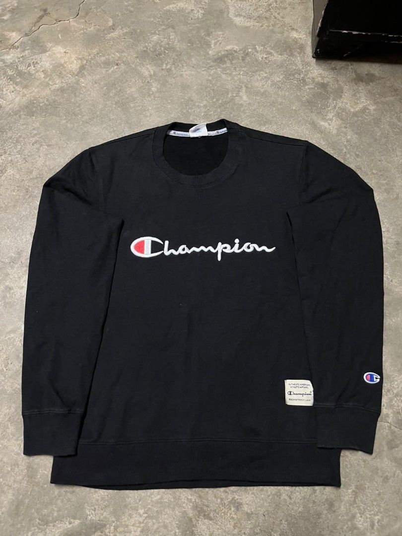 Champion Crewneck (Category: Activewear) located in Ajuy. Submitted by wizerabbit420 (Listing ID 1465595024, Image 1). Description: Champion Crewneck Medium On tag 20/21x27 NEED WASH NO FADE / NO ISSUE BLACK NA BLACK 10/10 CONDITION 📥.