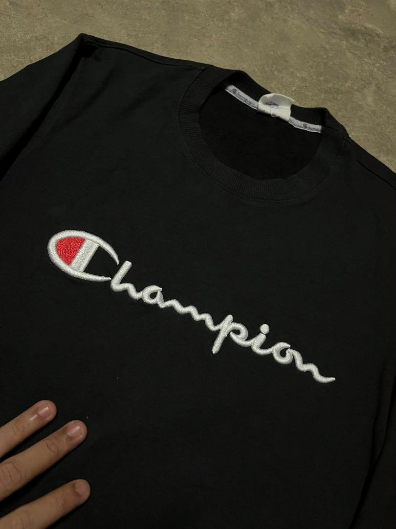 Champion Crewneck (Category: Activewear) located in Ajuy. Submitted by wizerabbit420 (Listing ID 1465595024, Image 3). Description: Champion Crewneck Medium On tag 20/21x27 NEED WASH NO FADE / NO ISSUE BLACK NA BLACK 10/10 CONDITION 📥.