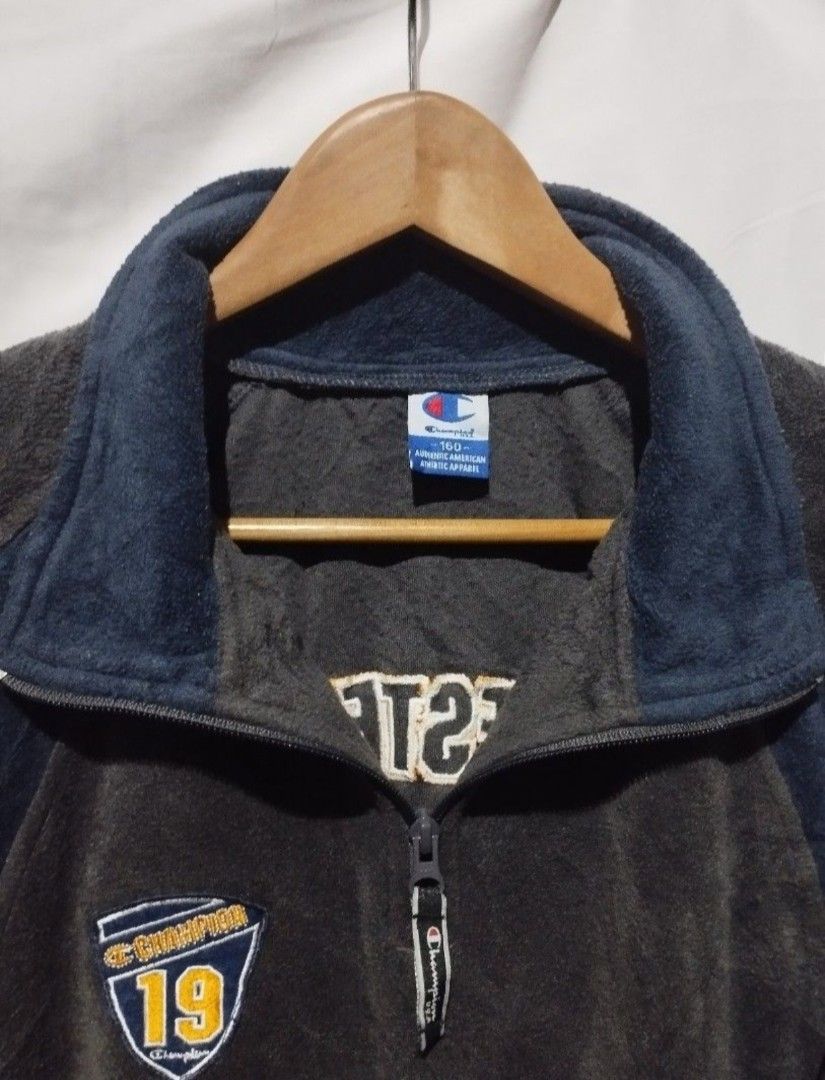 Champion quarter zip fleece pullover jacket (Category: Coats, Jackets and Outerwear) located in Manila. Submitted by livecloud.68f180 (Listing ID 1465757511, Image 3). Description: Length 26 Width 21.