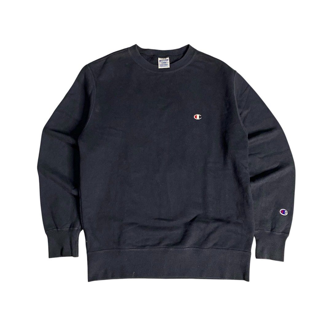 Champion Reverse Weave Crewneck (Category: Coats, Jackets and Outerwear) located in Calabanga. Submitted by 4405.curator (Listing ID 1465593291, Image 1). Description: Classic black Champion crewneck sweatshirt. Embroidered logo on the chest and smaller logo patch on the left sleeve cuff. Ribbed collar, cuffs, and hem keep their shape well. Tag shows size Large. Great basic piece for everyday layering. Comfortable fleece lining inside..