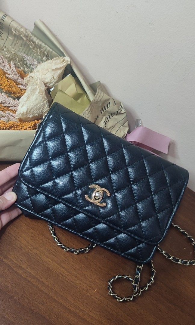 Chanel Classic Wallet on Chain (Category: Wallets & Card holders) located in Pasig City. Submitted by xcess_baggage (Listing ID 1465640640, Image 1). Description: .