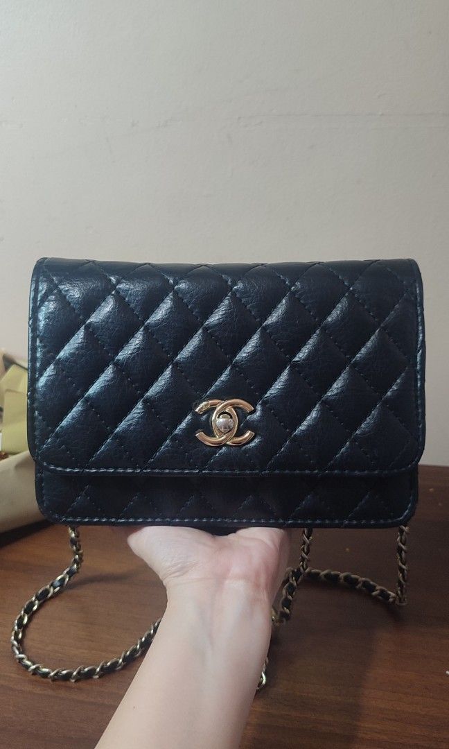 Chanel Classic Wallet on Chain (Category: Wallets & Card holders) located in Pasig City. Submitted by xcess_baggage (Listing ID 1465640640, Image 2). Description: .