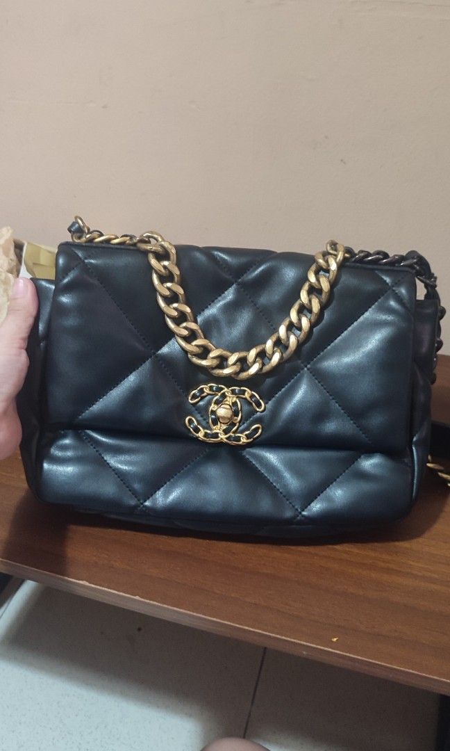 Chanel Quilted Medium Size (Category: Cross-body Bags) located in Pasig City. Submitted by xcess_baggage (Listing ID 1465640946, Image 3). Description: .
