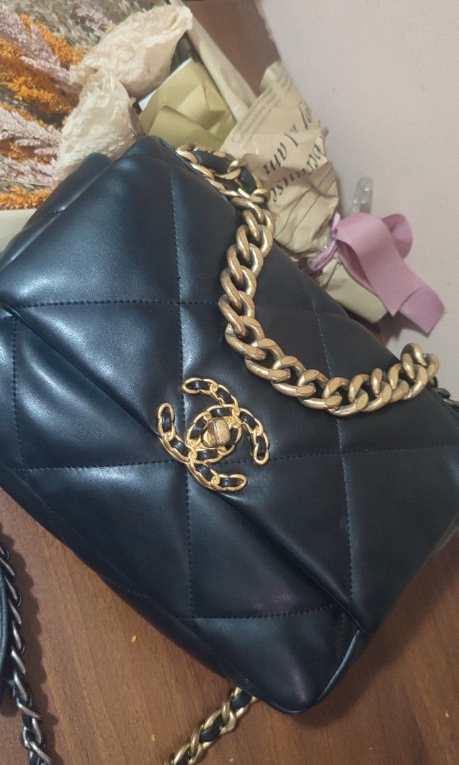 Chanel Quilted Medium Size (Category: Cross-body Bags) located in Pasig City. Submitted by xcess_baggage (Listing ID 1465640946, Image 1). Description: .