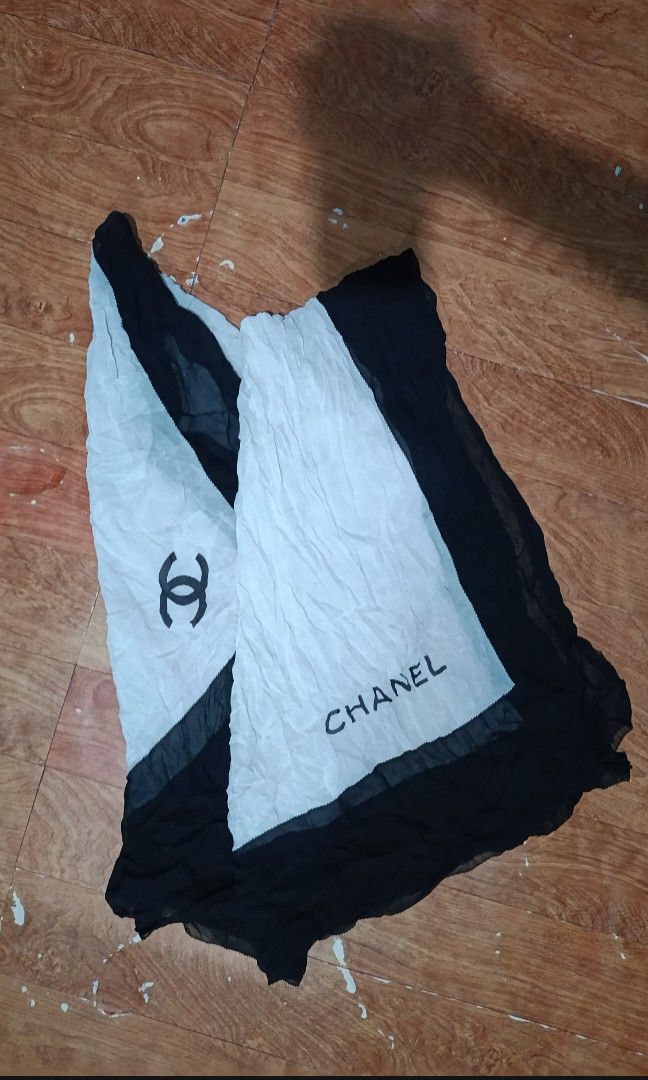 CHANEL SCARF (Category: Luxury Accessories) located in Mandaluyong City. Submitted by newdepot (Listing ID 1465706975, Image 1). Description: chanel scarf no tags condition 9/10.