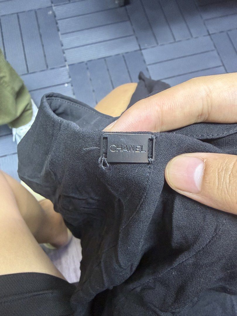 Chanel skirt (Category: Luxury Apparel) located in Baguio. Submitted by picksby_mik (Listing ID 1465700924, Image 2). Description: Like new condition May mga umangat lang na thread.