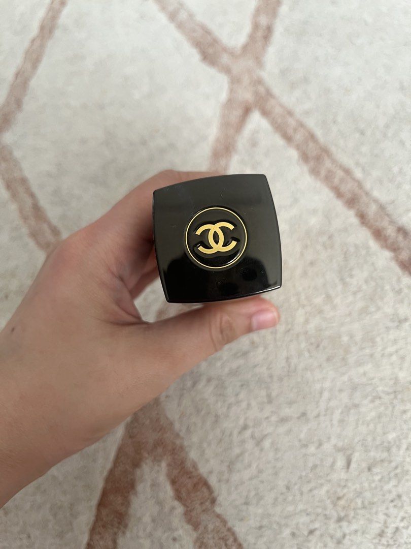 Chanel Sublimage L'Essence de Teint Foundation - B20 (Category: Makeup) located in Cagayan de Oro. Submitted by simplydecluttering_makeup (Listing ID 1465670404, Image 2). Description: Rfs: Decluttering. FYI. This is a tester bottle. I have the original Sublimage and this is indeed authentic. Shipping from Cagayan de Oro via J&T. - Brand: Chanel - Product: Sublimage L'Essence de Teint Liquid Foundation - Shade: B20 - Condition: Tester bottle - Pa