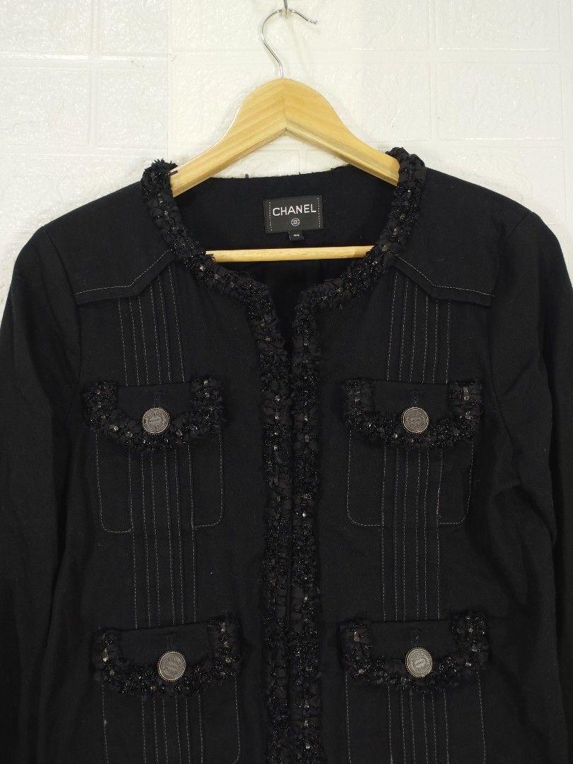 CHANEL TWEED JACKET (Category: Coats, Jackets and Outerwear) located in Baguio. Submitted by dansteals (Listing ID 1465691265, Image 3). Description: 21 X 18 MEDIUM.