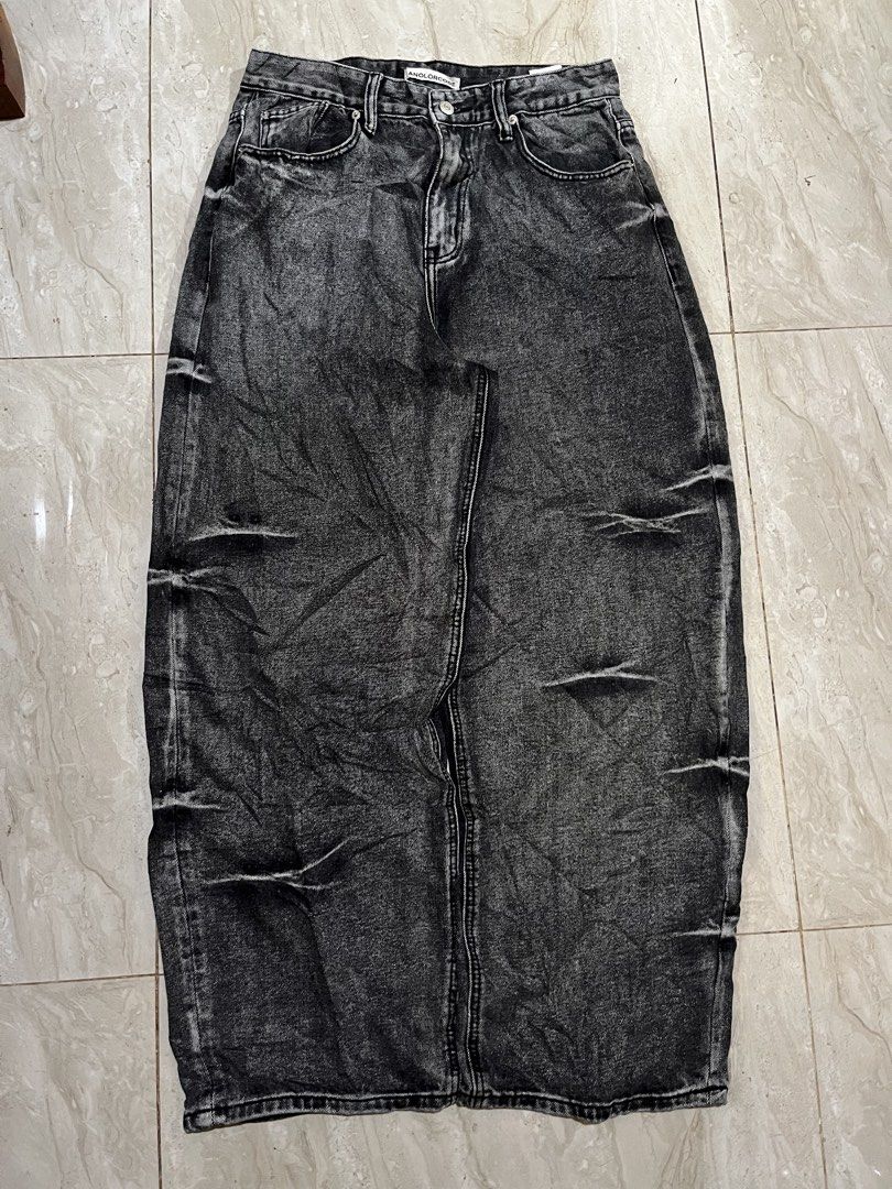 Charcoal Washed Distressed Straight-Leg Jeans (Category: Jeans) located in Manila. Submitted by cjzgarments_ (Listing ID 1465659833, Image 1). Description: W-33 L-43 Thigh-15 Hem-11.