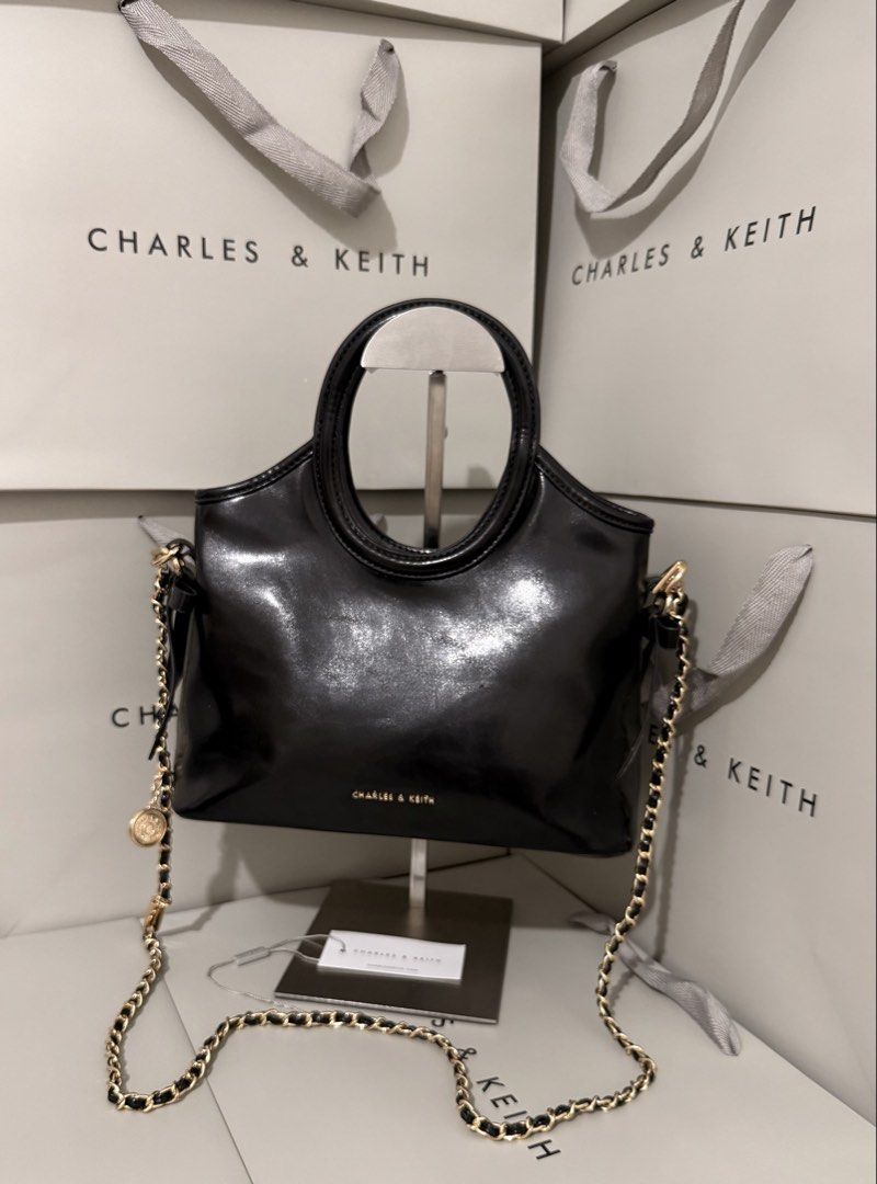 Charles&keith Dalia tote bag (Category: Cross-body Bags) located in Cavite. Submitted by miksycrls (Listing ID 1465597913, Image 1). Description: 📌REMINDER PLS READ BELOW ⬇️ ✨INCLUSION✨ 🔗TAG&DUSTBAG 🔗WHAT YOU SEE IS WHAT YOU GET 🔗manage your expectations items are MPO | Mall Pull Out 📩 TO ORDER / ASK DETAILS: Send me a private message! +60paperbag 💸:GCASHH/GOTYMEE 📍:IMUSCAVITE 🚚:SCO|SPX EXPRESS SF ONLY📦 OTHER COURIER:🛵LALAMOVE SAME DAY 