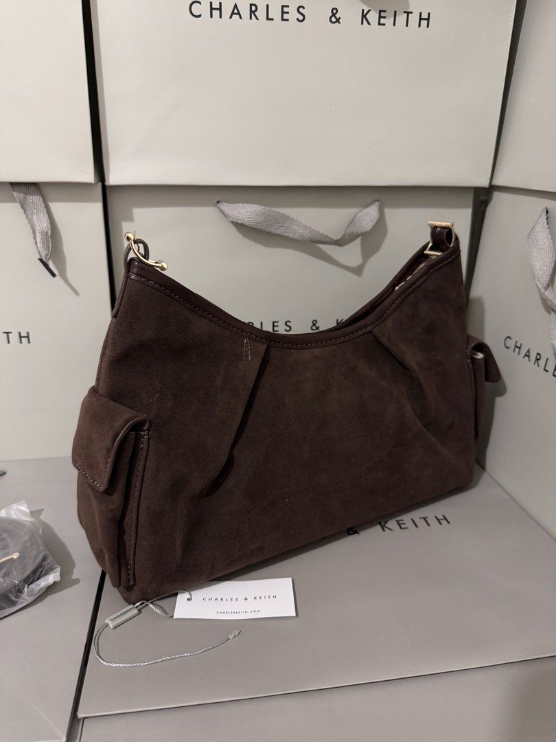 Charles&keith khai side pocket bag (Category: Shoulder Bags) located in Cavite. Submitted by miksycrls (Listing ID 1465597304, Image 3). Description: 📌REMINDER PLS READ BELOW ⬇️ ✨INCLUSION✨ 🔗TAG&DUSTBAG 🔗WHAT YOU SEE IS WHAT YOU GET 🔗manage your expectations items are MPO | Mall Pull Out 📩 TO ORDER / ASK DETAILS: Send me a private message! +60paperbag 💸:GCASHH/GOTYMEE 📍:IMUSCAVITE 🚚:SCO|SPX EXPRESS SF ONLY📦 OTHER COURIER:🛵LALAMOVE SAME 