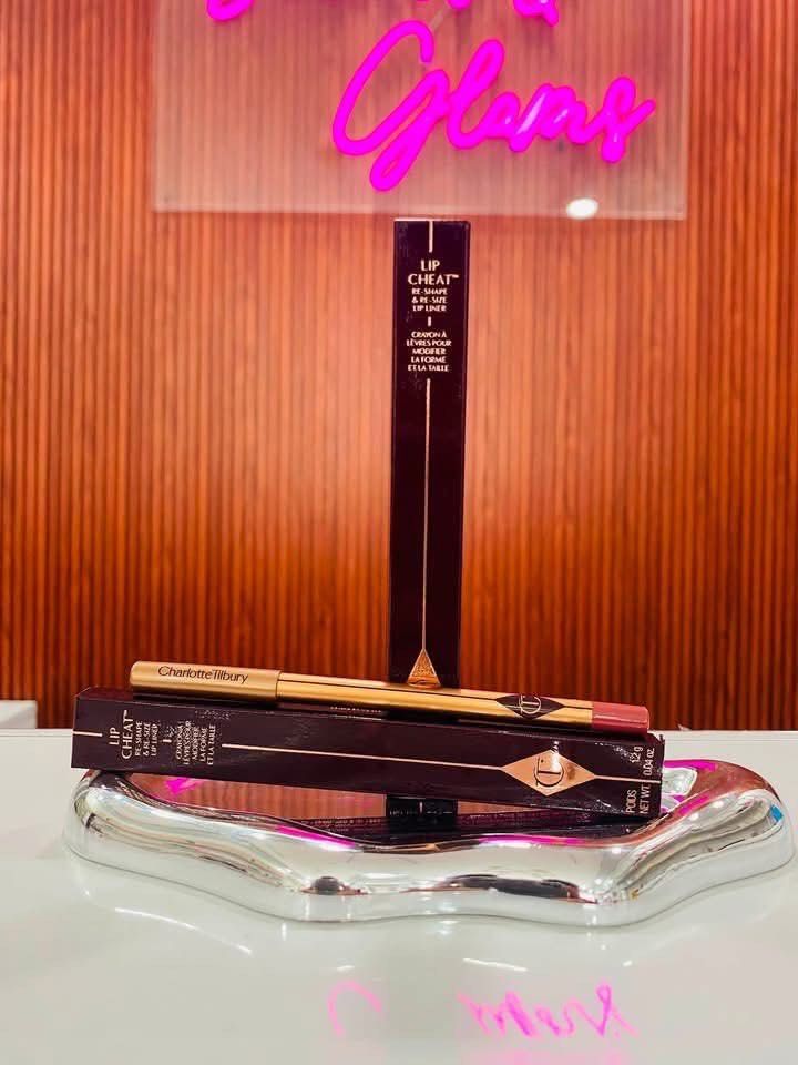 CHARLOTTE TILBURY Lip Cheat Reshape & Resize Lip liner (Category: Makeup) located in Bulacan. Submitted by shopwithme_23 (Listing ID 1465688336, Image 2). Description: •with box •1.2g Available Shades: •Pink Venus •Supersize Me ₱999 onlyyy!!! (Super steal price).