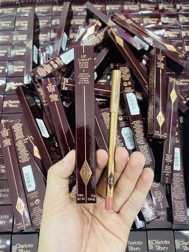 CHARLOTTE TILBURY Lip Cheat Reshape & Resize Lip liner (Category: Makeup) located in Bulacan. Submitted by shopwithme_23 (Listing ID 1465688336, Image 1). Description: •with box •1.2g Available Shades: •Pink Venus •Supersize Me ₱999 onlyyy!!! (Super steal price).