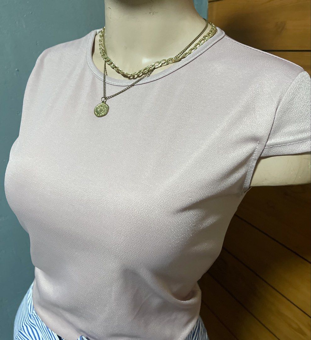 CHASE Dusty Rose Cap Sleeve Top (Category: Blouses) located in Manila. Submitted by goldenprngs101 (Listing ID 1463089396, Image 1). Description: Small - Dusty rose cap sleeve top - Brand: CHASE - Simple and classic design - Fabric has a slight sheen - Versatile for casual or dressed-up occasions - Easy to pair with various outfits B: 34” L: 18” #DustyPink #SemiCropTop #Top #Pastel #DustyRose #PrelovePH #Small .