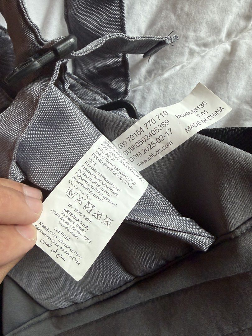 Chicco Soft Baby Carrier Grey (Category: Carriers & Slings) located in Marikina City. Submitted by studiogammo (Listing ID 1465631381, Image 3). Description: - Authentic Chicco baby carrier in stylish grey - Textured pattern on the front panel and waist support for extra style and comfort - Adjustable shoulder straps equipped with black heavy-duty buckles and secure clips - Structured back support piece to ensure proper posture and weight distrib