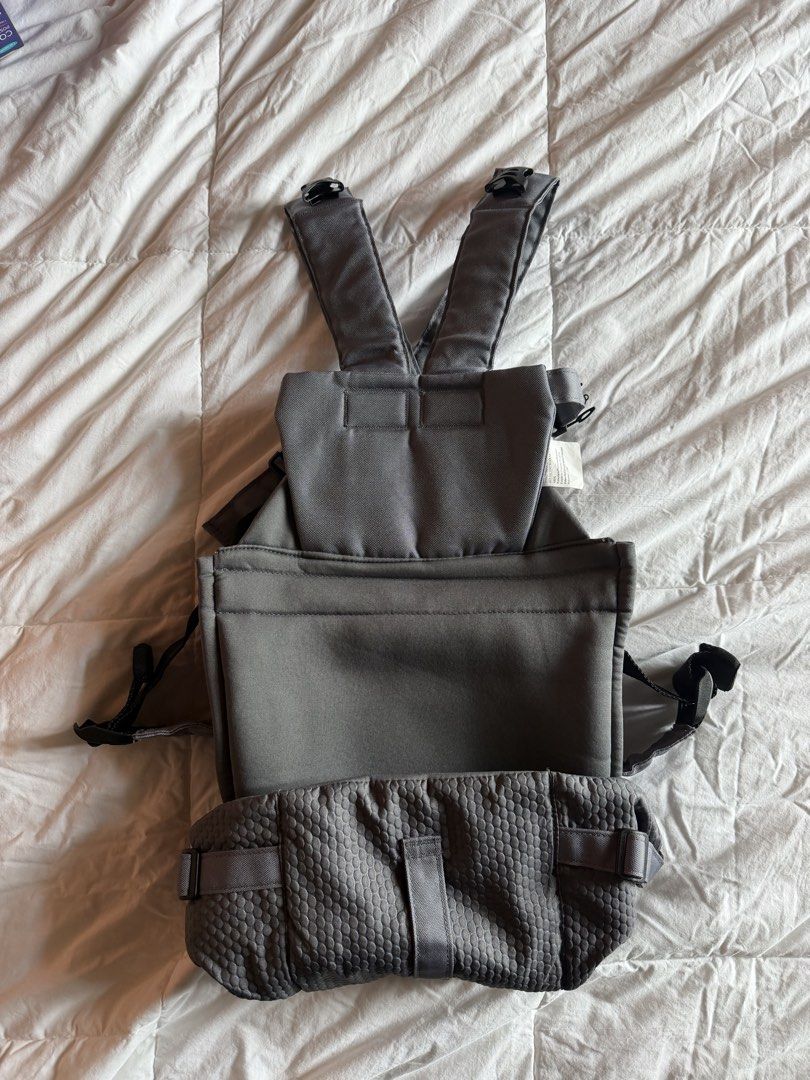 Chicco Soft Baby Carrier Grey (Category: Carriers & Slings) located in Marikina City. Submitted by studiogammo (Listing ID 1465631381, Image 2). Description: - Authentic Chicco baby carrier in stylish grey - Textured pattern on the front panel and waist support for extra style and comfort - Adjustable shoulder straps equipped with black heavy-duty buckles and secure clips - Structured back support piece to ensure proper posture and weight distrib