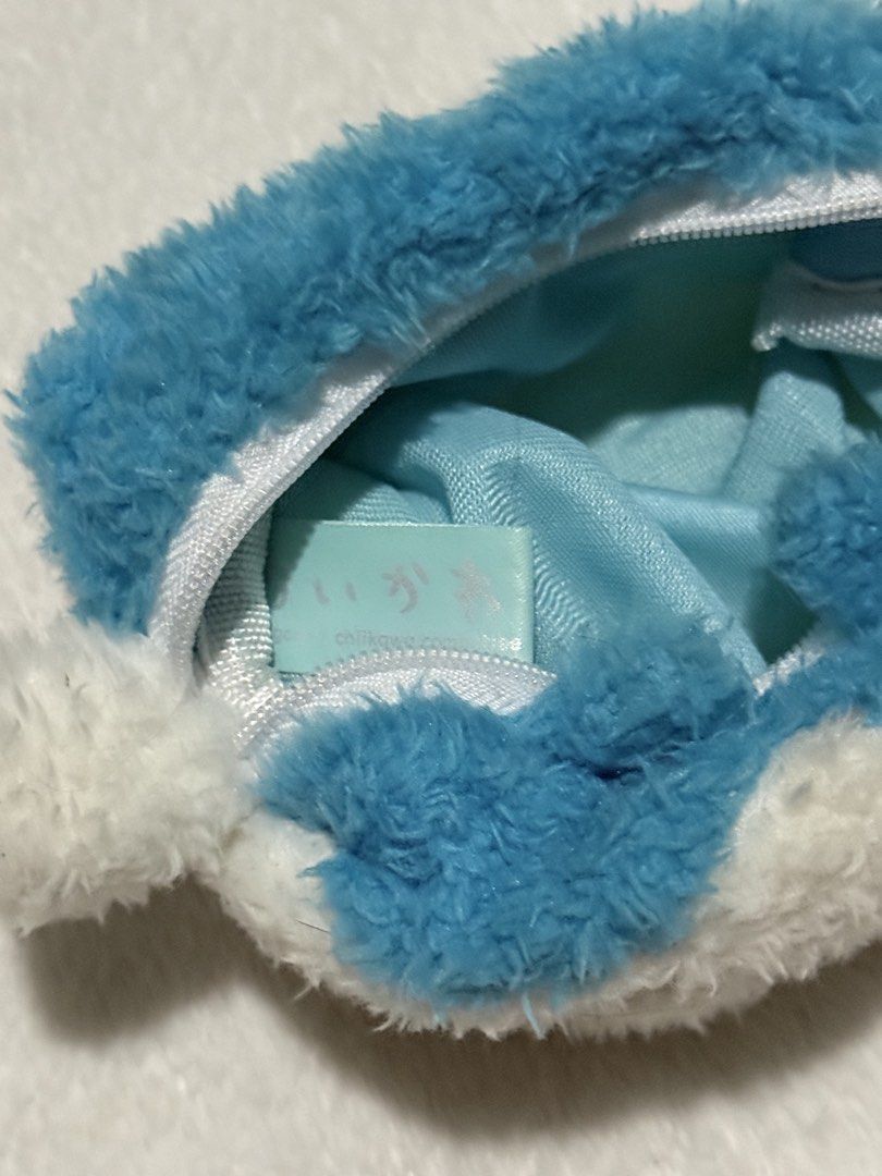 Chiikawa Hachiware Mini Plush Pouch (Category: Plushies & Soft Toys) located in Mandaluyong City. Submitted by myeonii.e (Listing ID 1465752233, Image 3). Description: Got this from a Japan seller, check pic for etiketa, no tag. Pouch needs wash, it got dusty in my room. Price is already last price. Feel free to message me if you have any questions or inquiries! I can send more pictures upon request 🤍.