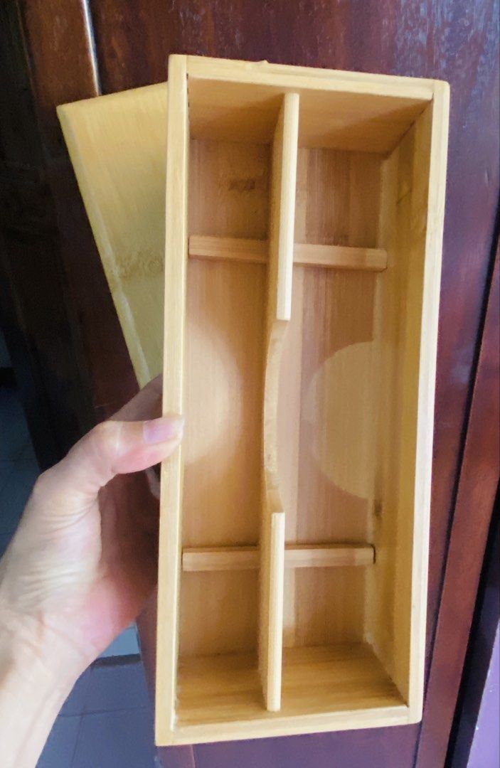 Chopsticks storage box (Category: Other Kitchenware & Tableware) located in Dapitan. Submitted by clarisasan19348 (Listing ID 1465638047, Image 1). Description: .