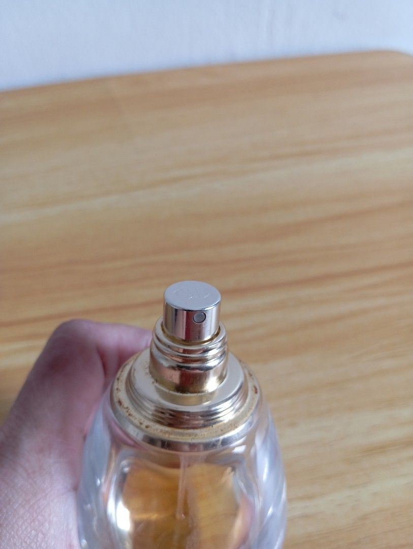 Christian Dior J'adore Eau de Parfum 100ml (Category: Fragrance & Deodorants) located in Mandaluyong City. Submitted by famstuffs (Listing ID 1465639349, Image 2). Description: authentic 40ml/100ml no box.