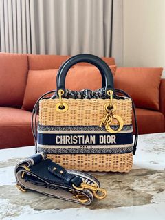 (Category: ) located in . Submitted by grandvelluxe (Listing ID 1465636855, Image 1). Description: .