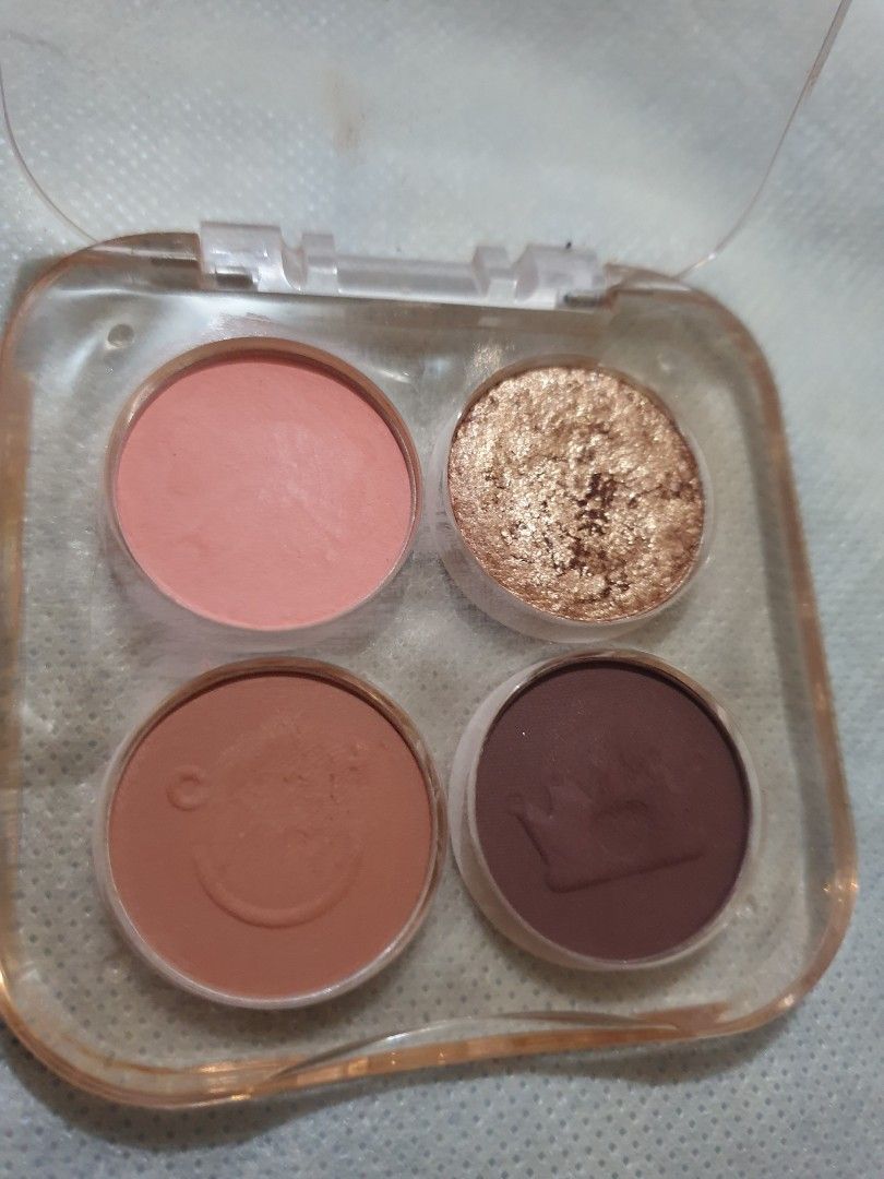 CHU CHU EYE PALETTE (Category: Makeup) located in Mandaluyong City. Submitted by cheesecake_13 (Listing ID 1465653789, Image 3). Description: Bare used - shade : Choc Au Lait.