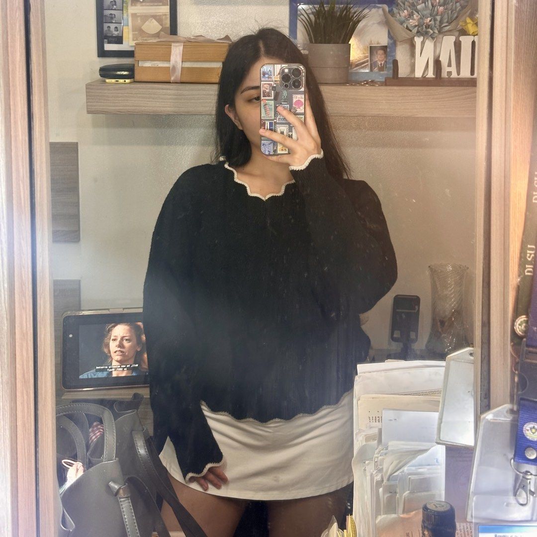 Chunky Oversized Black Sweater (Category: Coats, Jackets and Outerwear) located in Cainta. Submitted by yayitsianm (Listing ID 1465715205, Image 2). Description: .