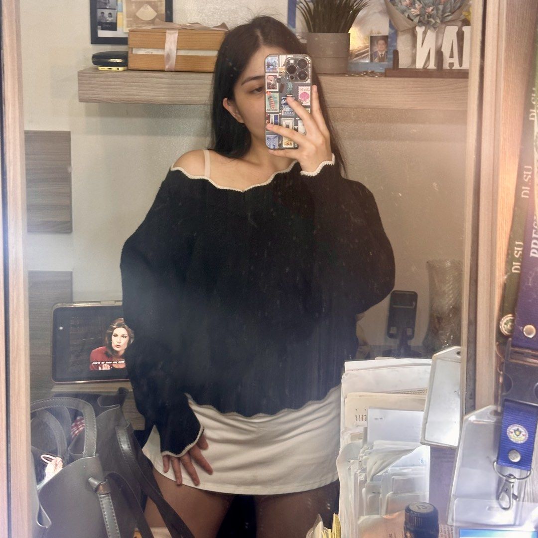 Chunky Oversized Black Sweater (Category: Coats, Jackets and Outerwear) located in Cainta. Submitted by yayitsianm (Listing ID 1465715205, Image 1). Description: .