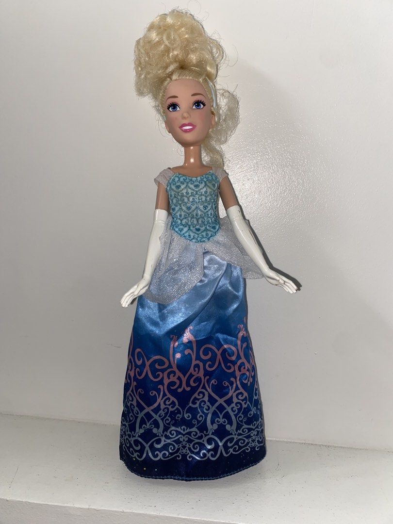 Cinderella Doll (Category: Kids Toys) located in Las Pinas. Submitted by sherylandmargaux (Listing ID 1465634280, Image 1). Description: .