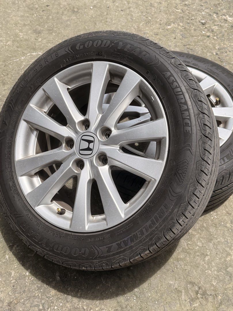 Civic fb stock mags & muffler (Category: Mags and Tires) located in San Pedro. Submitted by briaaaaanncg (Listing ID 1465754718, Image 3). Description: .