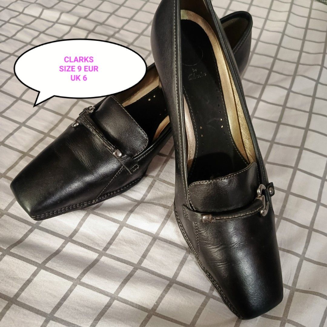 CLARKS BLACK SHOES WITH HEELS size 39 (Category: Flats & Sandals) located in Quezon City. Submitted by ahyazheabea (Listing ID 1465678837, Image 1). Description: .
