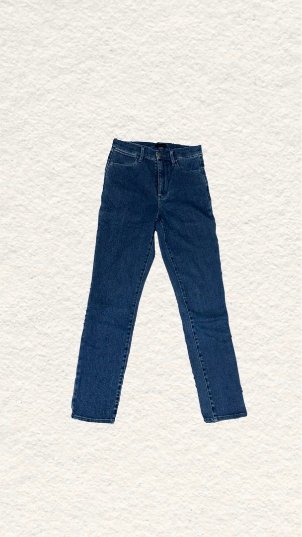 Classic Blue Denim Jeans (Category: Jeans) located in Quezon City. Submitted by zealhorse_a9f3c3 (Listing ID 1465619827, Image 1). Description: - Color: Dark blue - Fit: Straight leg, standard mid-rise waist - Design: Classic five-pocket style with belt loops - Closure: Zipper fly with button - Style: Versatile everyday piece, perfect for pairing with any casual top or jacket.
