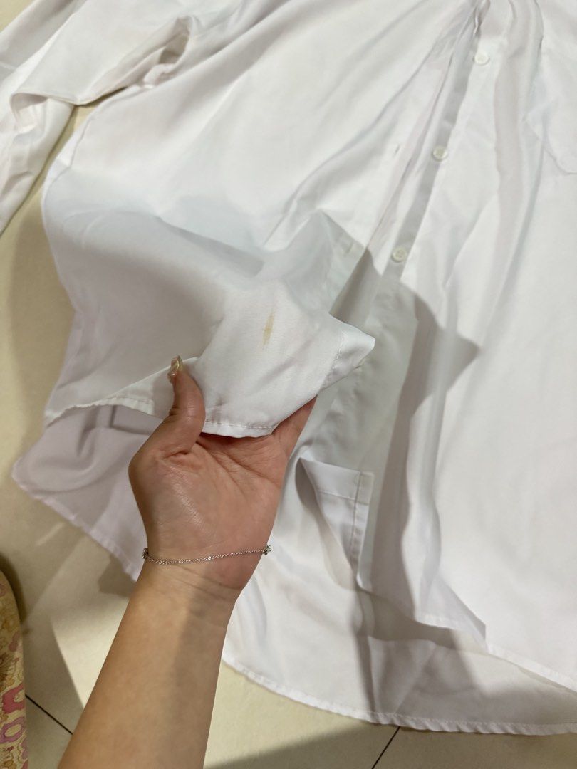 Classic White Button-Up Long Sleeve Shirt (Category: Longsleeves) located in Quezon City. Submitted by sweetlyluxe (Listing ID 1465624531, Image 3). Description: - Color: Plain white - Style: Long sleeves, classic collar, chest pocket, curved hem (longer in back) - Material: Soft, lightweight fabric - Versatility: Perfect for office wear or casual layering.