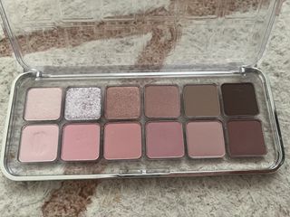 (Category: ) located in . Submitted by simplydecluttering_makeup (Listing ID 1465650380, Image 1). Description: .