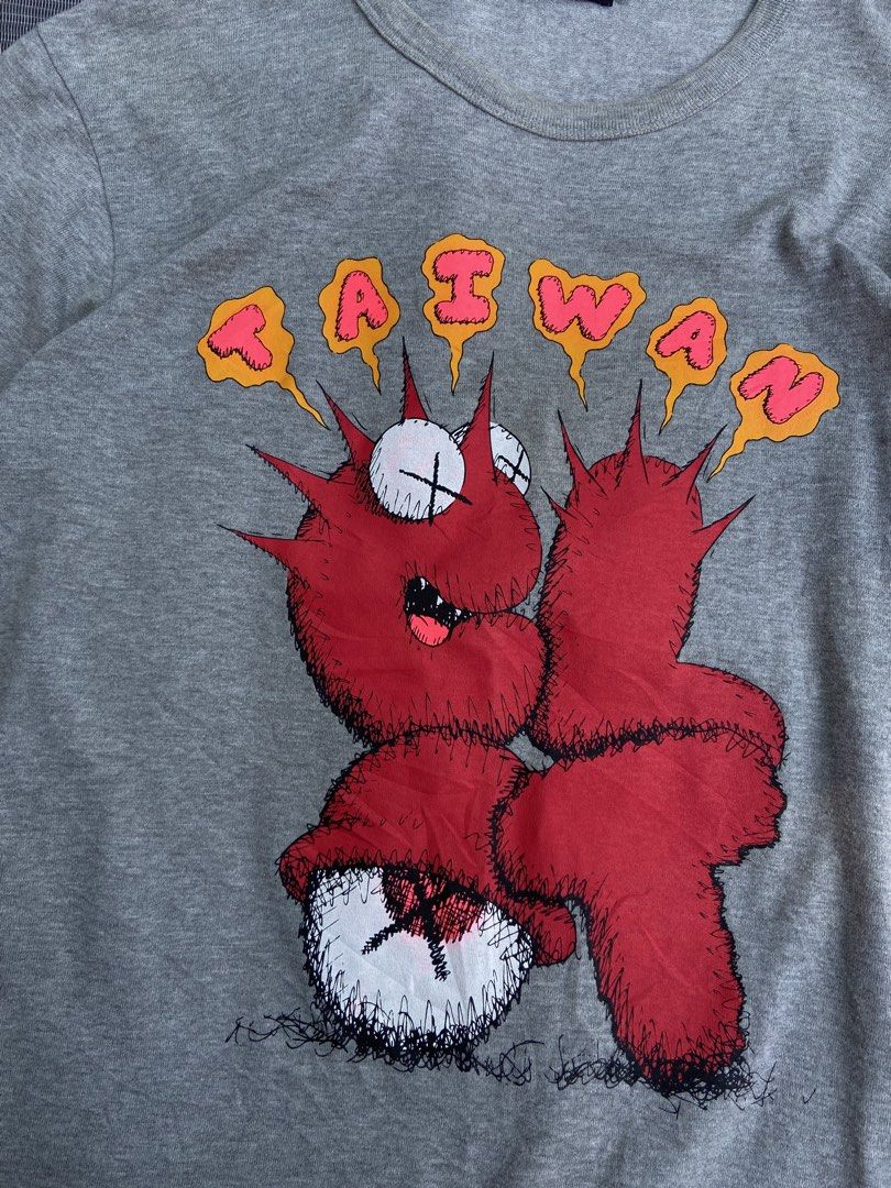 Clot Kaws X Original Fake Tee (Category: Tshirts & Polo Shirts ) located in Panabo. Submitted by thrifty.red (Listing ID 1465654082, Image 3). Description: width:19.5 length:27 s to m Excellent Condition.