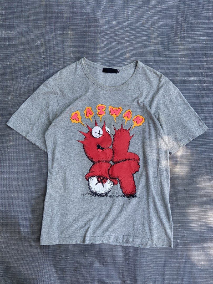 Clot Kaws X Original Fake Tee (Category: Tshirts & Polo Shirts ) located in Panabo. Submitted by thrifty.red (Listing ID 1465654082, Image 1). Description: width:19.5 length:27 s to m Excellent Condition.