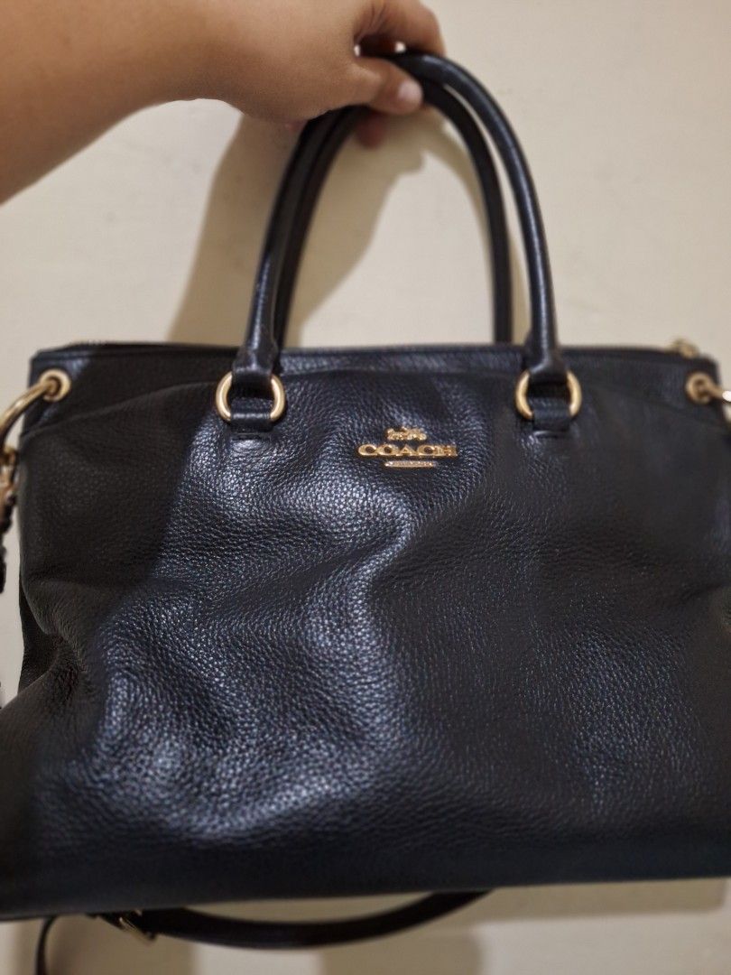 Coach Black Leather Tote Handbag (Category: Luxury Bags & Wallets) located in Quezon City. Submitted by meibunny (Listing ID 1465687257, Image 2). Description: Coach Bag two way bag - hand and sling bag minor issue: color fadin RFS: need funds.