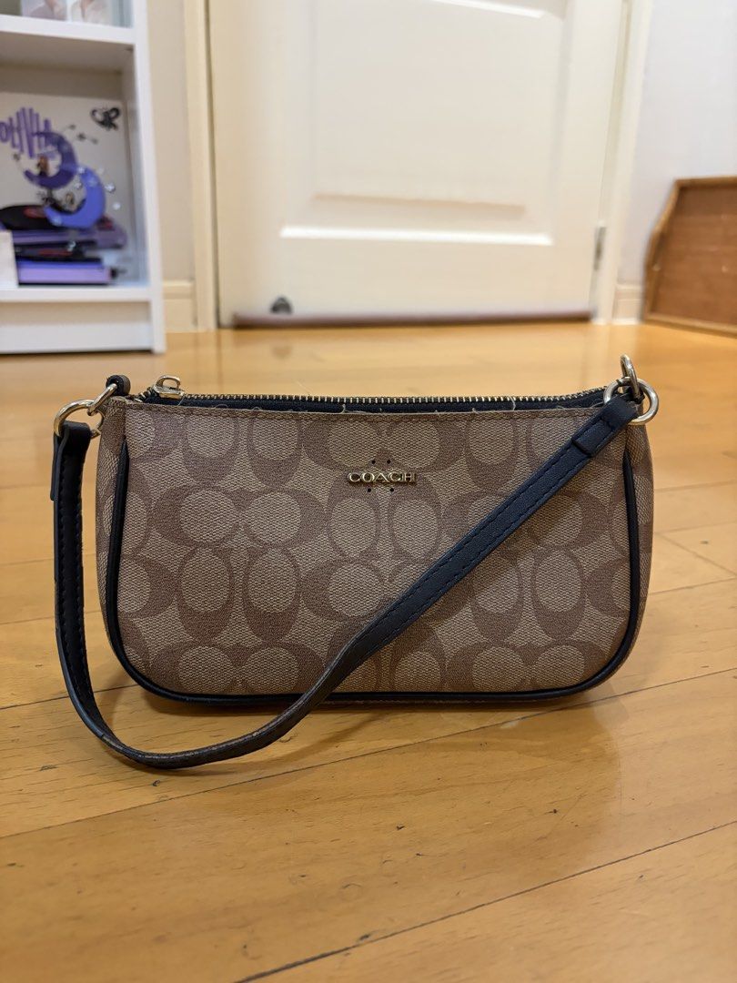 Coach Brown Handbag (Category: Luxury Bags & Wallets) located in Pasig City. Submitted by sparky.shop (Listing ID 1465673846, Image 1). Description: bought second hand in haji lane, singapore.