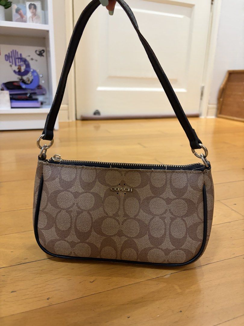 Coach Brown Handbag (Category: Luxury Bags & Wallets) located in Pasig City. Submitted by sparky.shop (Listing ID 1465673846, Image 2). Description: bought second hand in haji lane, singapore.