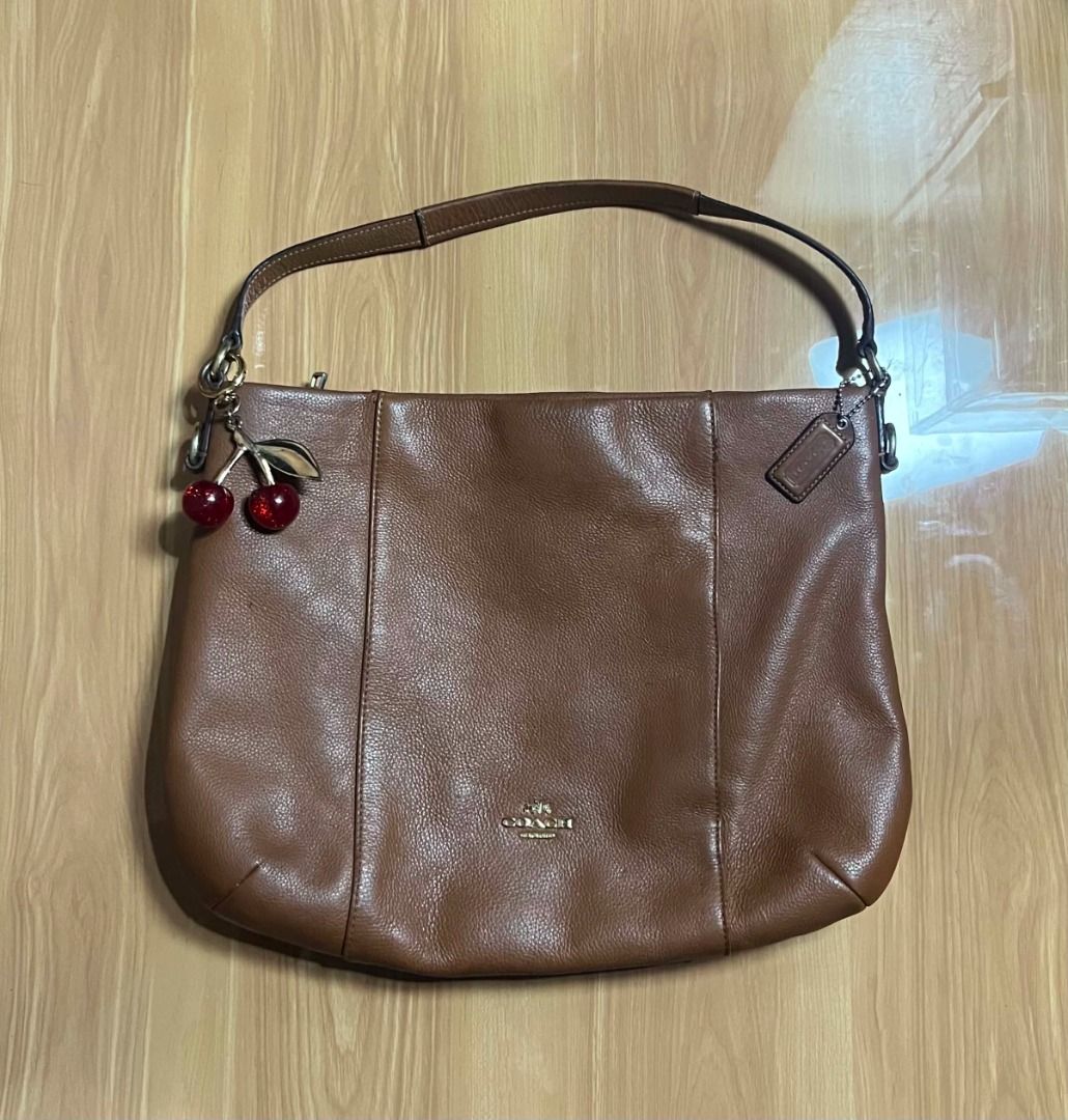 Coach Brown Madison Shoulder Bag (Category: Shoulder Bags) located in Manila. Submitted by senggggg. (Listing ID 1465635549, Image 1). Description: good condition as new working zip no hidden issue.
