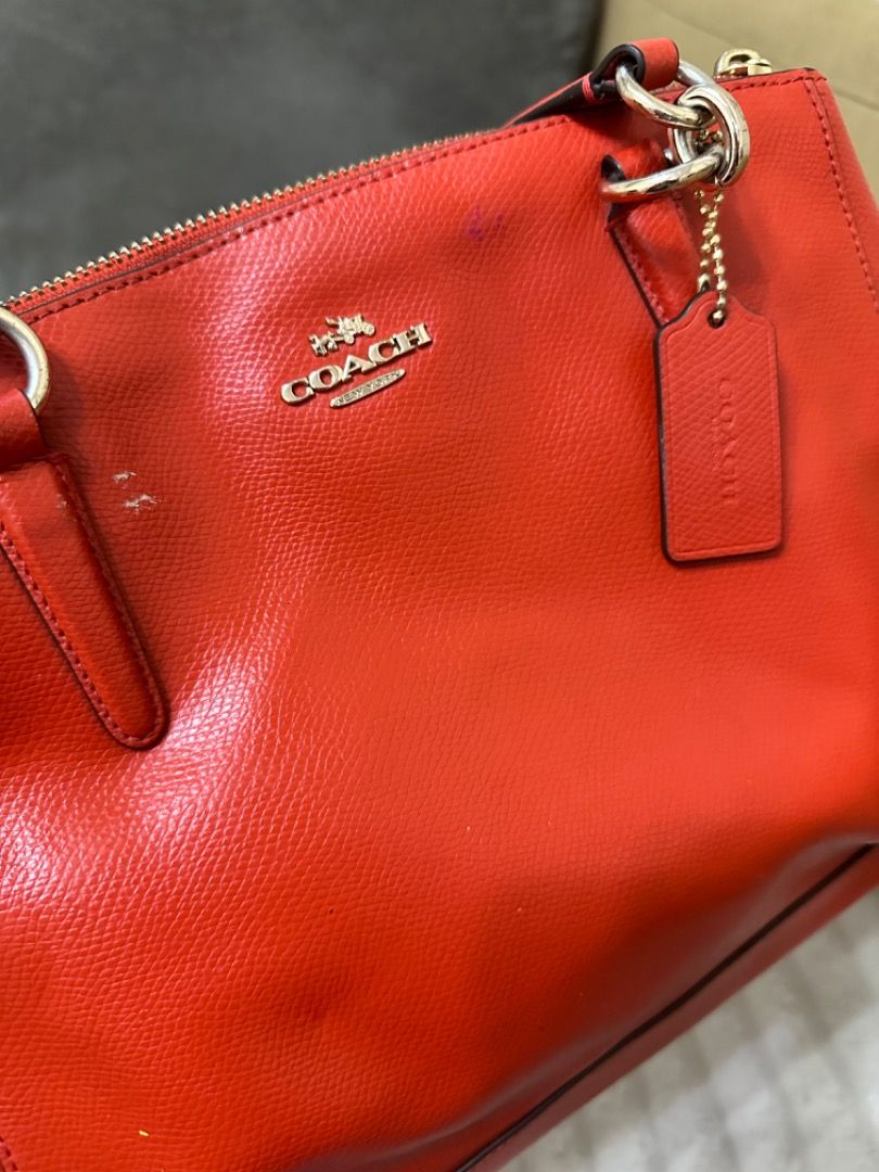 Coach Christie Carryall Bag (Category: Shoulder Bags) located in Manila. Submitted by cabanezhen68969 (Listing ID 1465664145, Image 2). Description: UKAY FIND Coach Christie Carryall Bag with Sling Php 2,250 📍QC; Free delivery and COD basta near RobMag area.