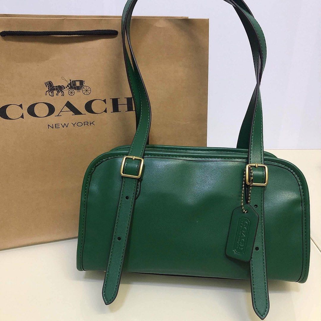 COACH GREEN LEATHER SHOULDER BAG (Category: Community) located in Angeles City. Submitted by migs_font29 (Listing ID 1465657366, Image 1). Description: very nice.