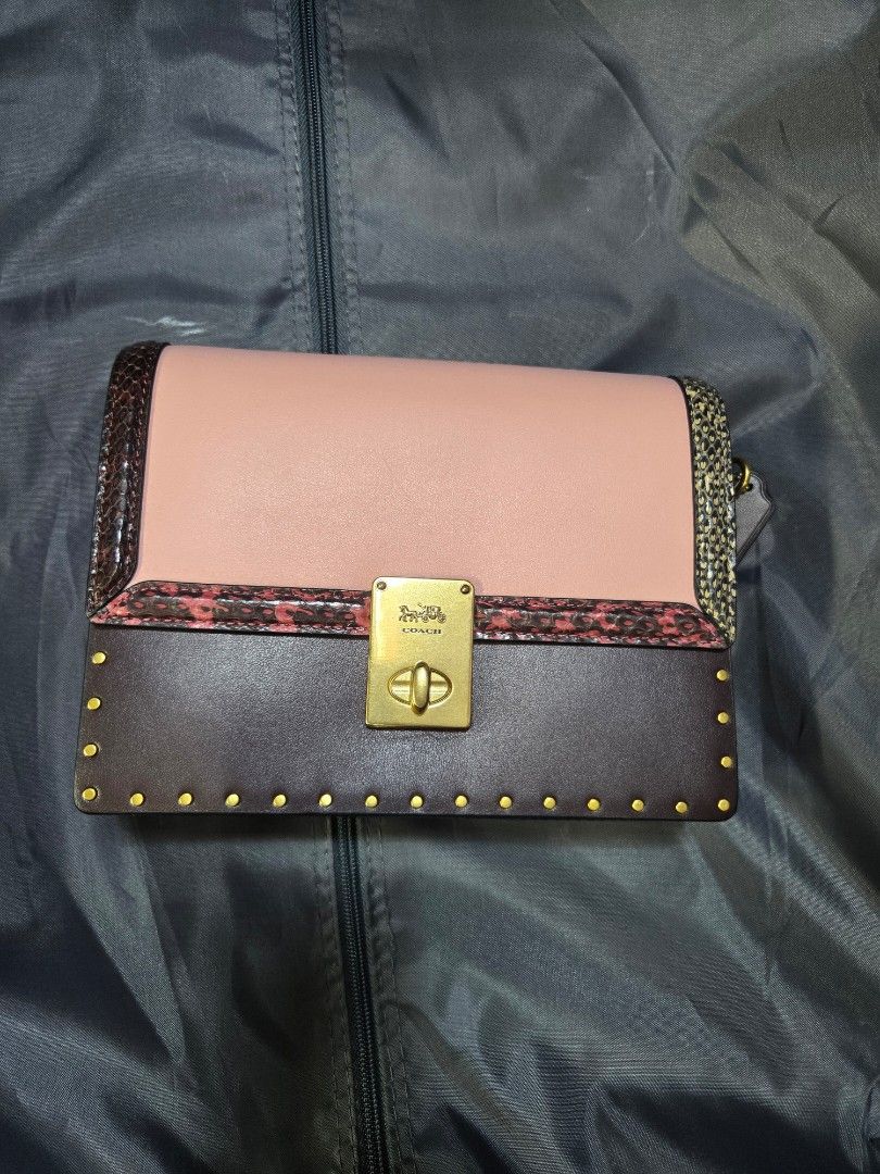 Coach jlo (Category: Shoulder Bags) located in Quezon City. Submitted by bags4ever (Listing ID 1465627900, Image 1). Description: good as new limited edition orig.