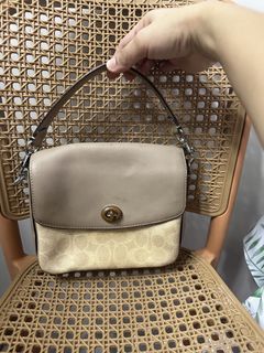 (Category: ) located in . Submitted by wearagainboutique (Listing ID 1465661274, Image 1). Description: .