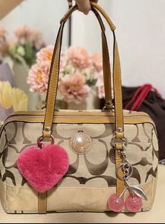 (Category: ) located in . Submitted by shopluckyfindsbydk (Listing ID 1465483748, Image 1). Description: .